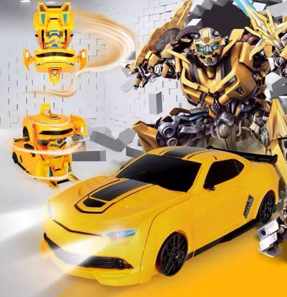 o-to-chay-tren-tuong-bien-hinh-robot-transformers-dieu-khien-tu-xa-1